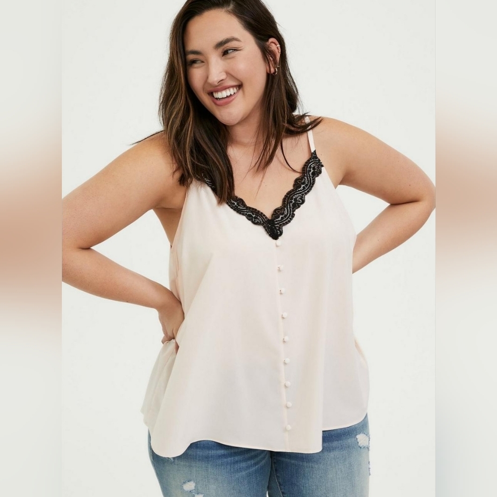 NWT Torrid Pale Pink Button Front Lace Trim Challis Cami - Size 2